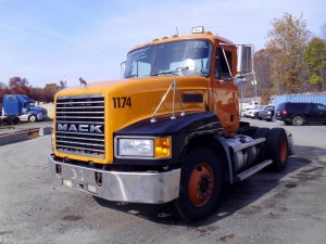 2000 MACK CH612 SINGLE AXLE DAYCAB