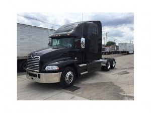 2016 MACK PINNACLE CXU613 CONVENTIONAL - SLEEPER TRUCK